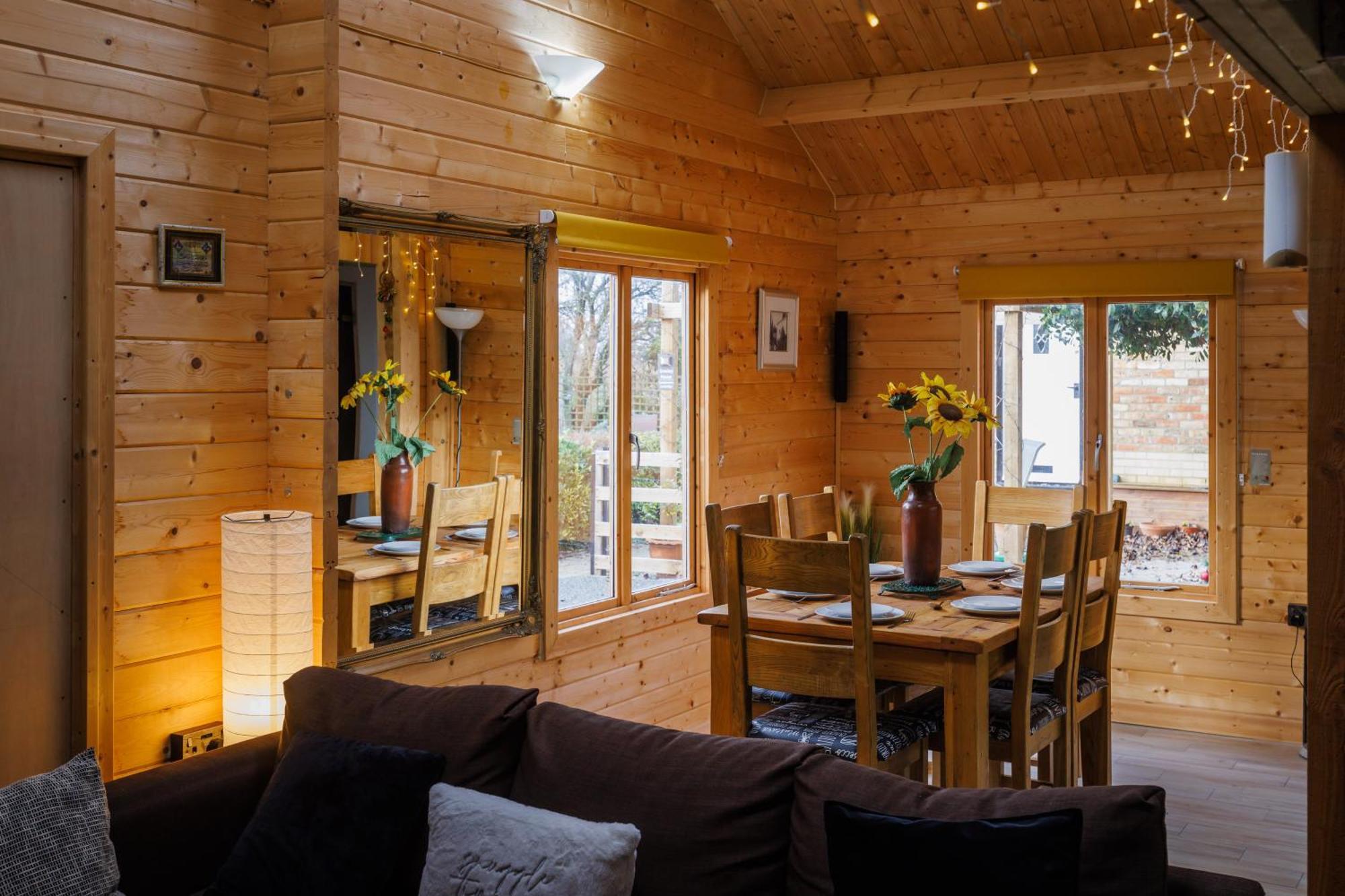 Spacious Cabin Evcharger And Free Parking Near Cambridge Экстерьер фото